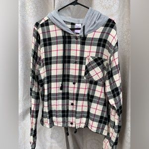 No boundaries button down shirt. 2X. 100% cotton. Material does not stretch